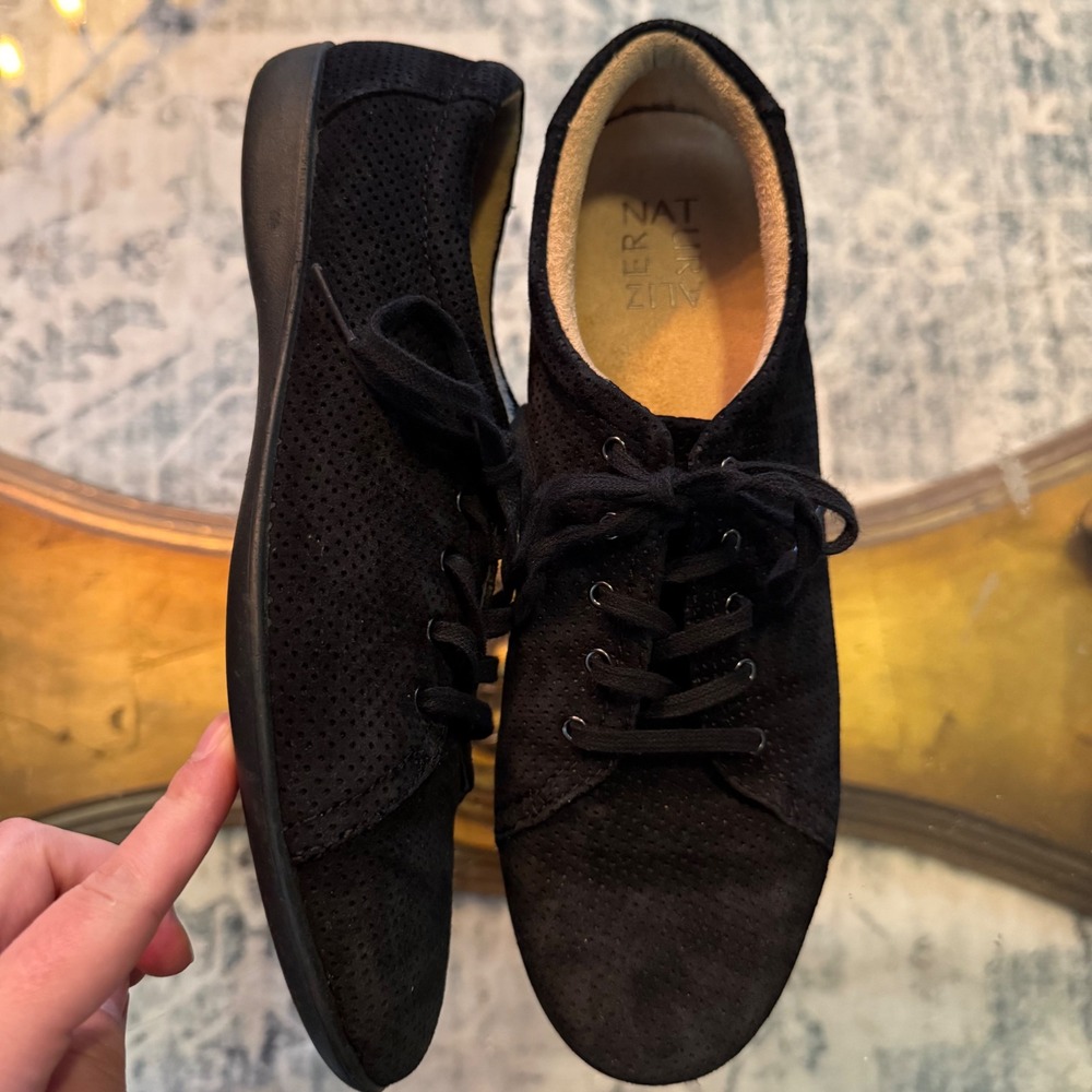 Naturalizer Womens Black Perforated Suede Lace Up Sneakers Flats Size 8.5 M